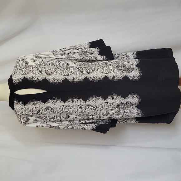 Black and White Paisley Print Shift Dress - Picture 6 of 12